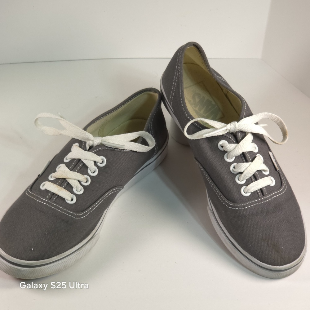 Vans Off the‎ Wall Athletic Lace Up Gray Shoes - Women's Size 7 Men's 5.5